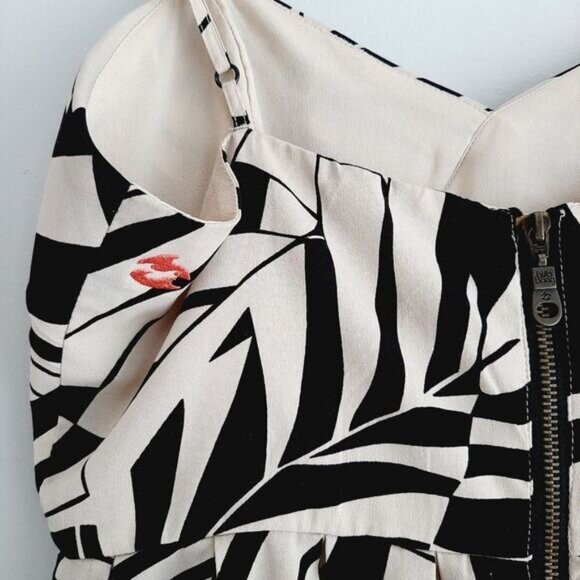 BILLABONG Spaghetti Strap Silky Tank Top B&W Sz M Flawed - Picture 11 of 16